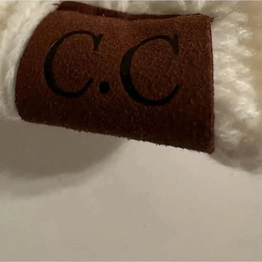 CC Beanie with pony tail hole - Picture 2 of 6